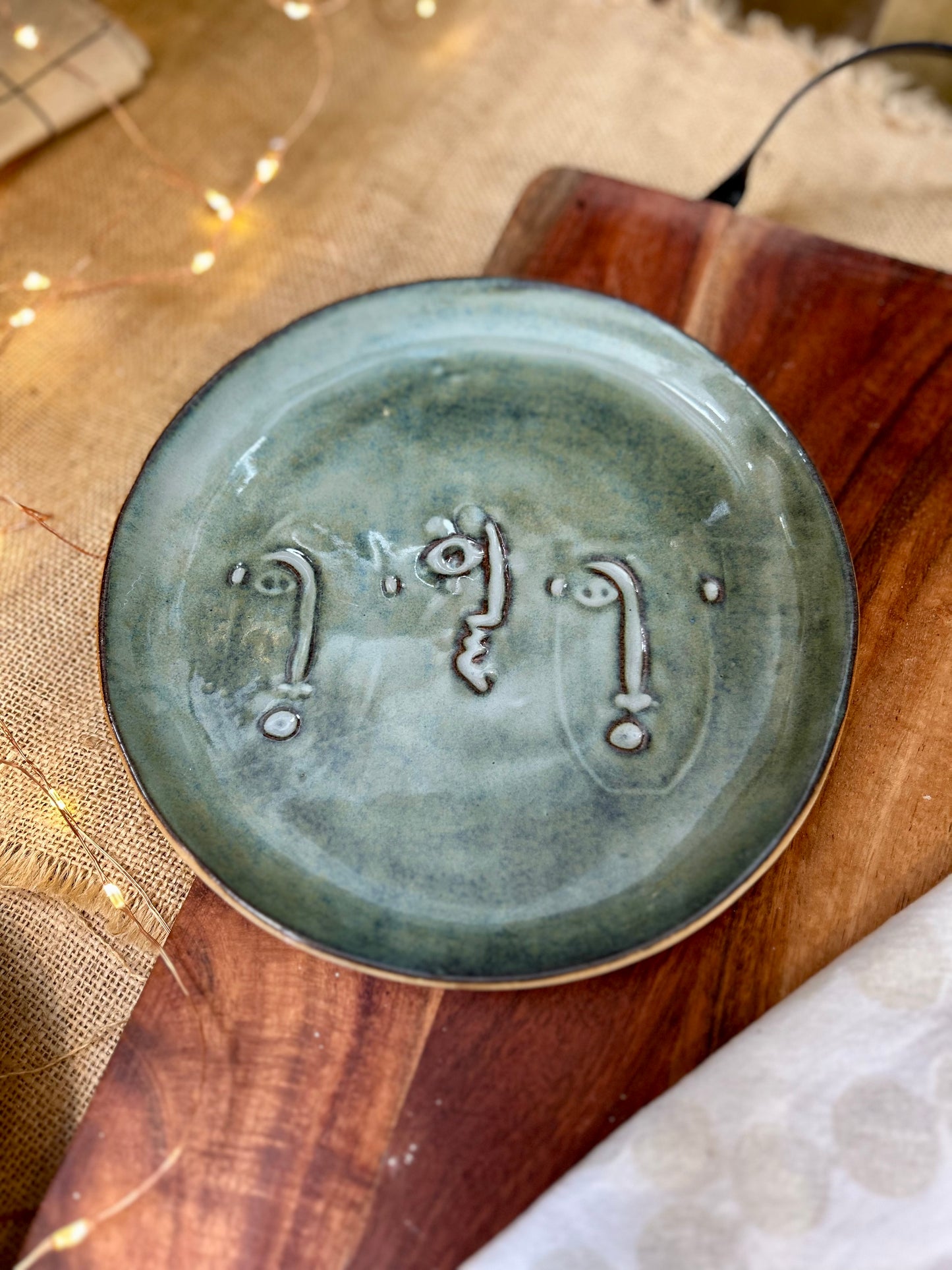 Round Plate with 3 Faces