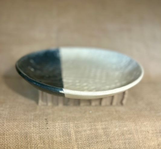 Round Plate with Rattan Pattern