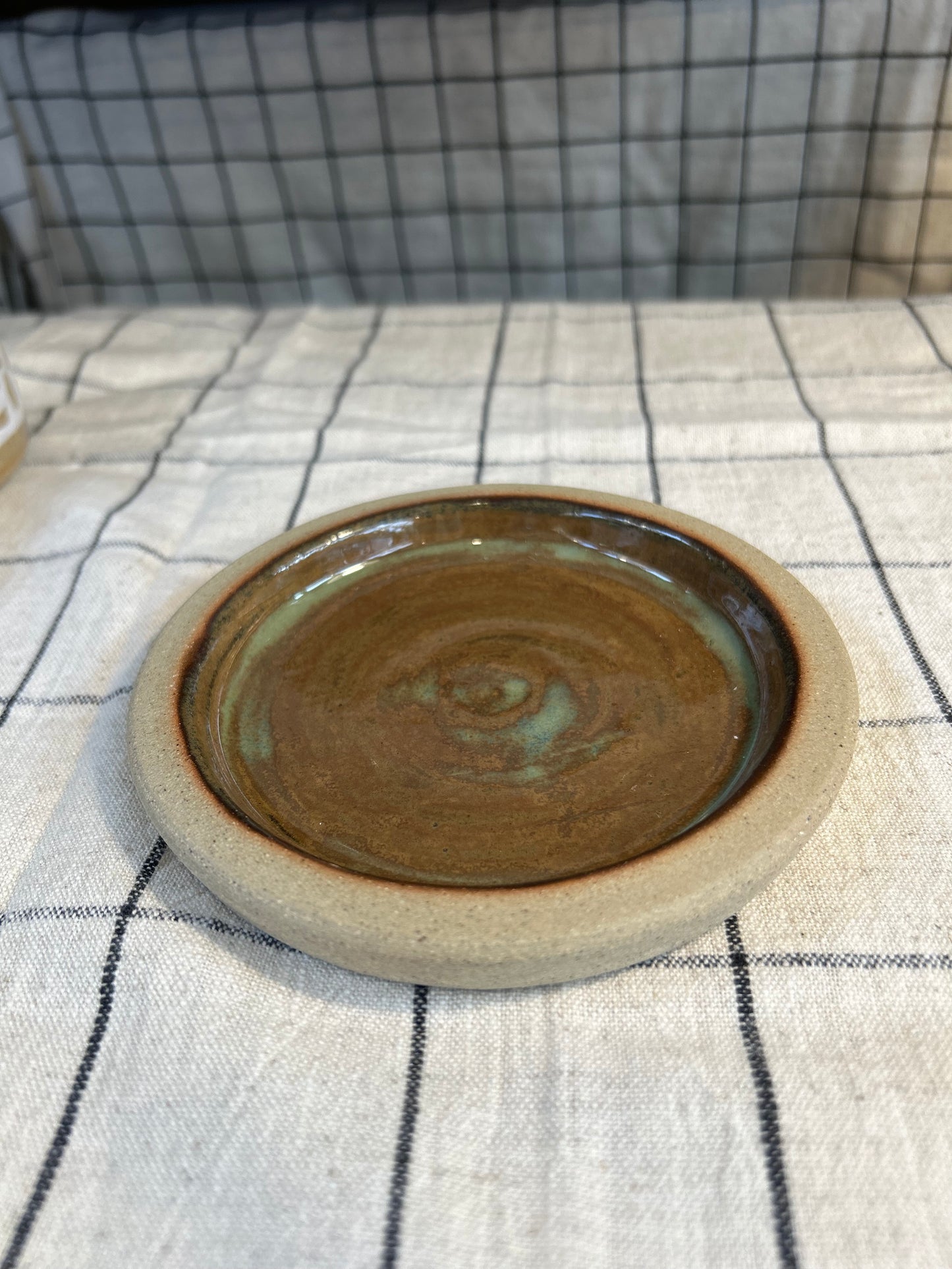 Round Greeny, Brown Plate